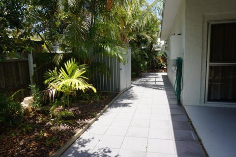 11 Bomburra Court - Rainbow Beach, Comfortable Beach House, Plenty Of Boat Parking - Accommodation QLD 3