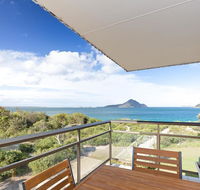 12 'Intrepid' 3 Intrepid Close - right on the beachfront - Accommodation QLD