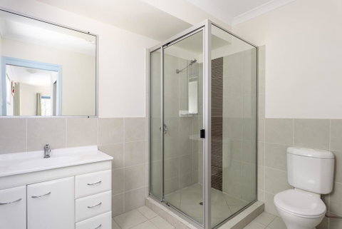 12 Ibis Court - Highset Beach House With Natural Bushland Gardens And Covered Decks - Accommodation QLD 2
