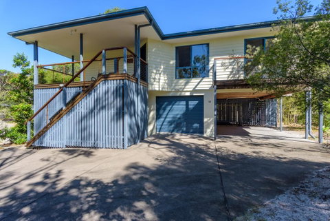 12 Ibis Court - Highset Beach House With Natural Bushland Gardens And Covered Decks - Accommodation QLD 1