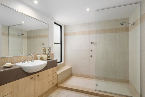 12 Naiad Court- Pool, Sleeps 8, Close To Beach - Accommodation QLD 2
