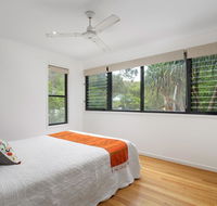 12 Naiad Court- Pool sleeps 8 close to beach - Accommodation QLD