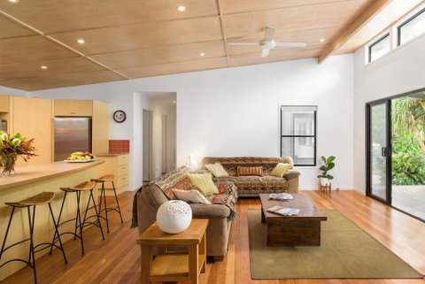 12 Naiad Court- Pool, Sleeps 8, Close To Beach - Accommodation QLD 3