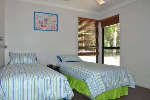 12 Satinwood Drive - Family Home With Swimming Pool Located In Natural Bushland And Close To Beach - Accommodation QLD 2