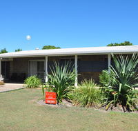 12 Zircon Street - Renovated beach shack with the perfect blend of comfort and coastal cool - Accommodation QLD