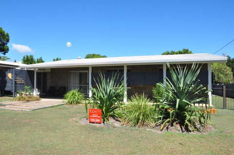 12 Zircon Street - Renovated Beach Shack With The Perfect Blend Of Comfort And Coastal Cool - Accommodation QLD 0