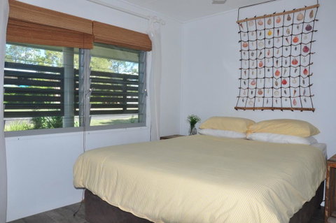 12 Zircon Street - Renovated Beach Shack With The Perfect Blend Of Comfort And Coastal Cool - Accommodation QLD 2