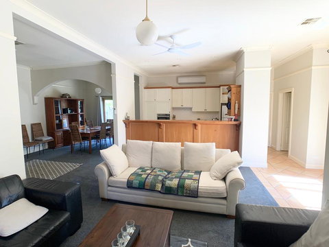 123 Hill St, Heart Of Orange, Double Brick - Accommodation QLD 2