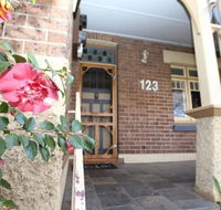 123 Hill St Heart of Orange Double Brick - Accommodation QLD