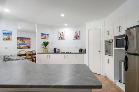 13 Orania Court, Rainbow Shores - Pool, Sleeps 8, Air Conditioning, Fire Pit - Accommodation QLD 3
