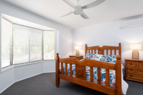 13 Orania Court, Rainbow Shores - Pool, Sleeps 8, Air Conditioning, Fire Pit - Accommodation QLD 2