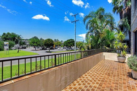 14 'THE DUNES', 38 MARINE DR - LARGE UNIT WITH POOL, TENNIS COURT AND DIRECTLY ACROSS FROM FINGAL - Accommodation QLD 2