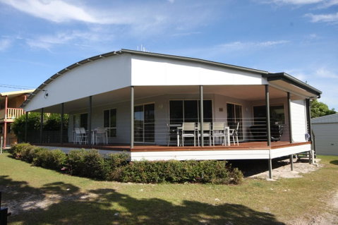 14 Zircon Street - Centrally Located Family Home With Covered Deck, Close To Patrolled Beach & Shops - Accommodation QLD 0