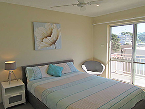 15 'Kanangra', 39 Soldiers Point Road - Fantastic Unit Right On The Water - Accommodation QLD 1