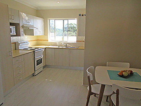 15 'Kanangra', 39 Soldiers Point Road - Fantastic Unit Right On The Water - Accommodation QLD 3