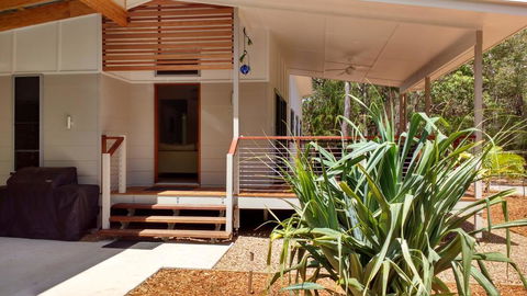 15 Esprit Drive - Rainbow Shores, Gorgeous, Modern Beach House - Accommodation QLD 1