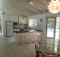15 Larapinta Court - Family home with swimming pool in a quiet street and central location close to CBD - Accommodation QLD