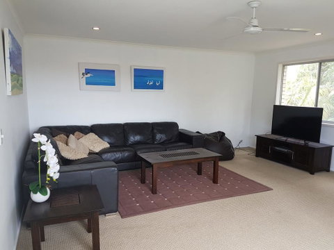 15 Larapinta Court - Family Home With Swimming Pool In A Quiet Street And Central Location Close To CBD - Accommodation QLD 1