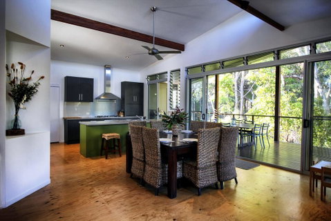 17 Naiad Court - Modern, Open Plan Family Home With Covered Outdoor Area And Double Lock-up Garage - Accommodation QLD 2