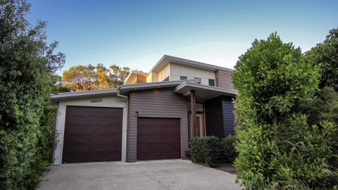 17 Naiad Court - Modern, Open Plan Family Home With Covered Outdoor Area And Double Lock-up Garage - Accommodation QLD 0