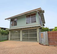 18 Northbeach Place Mudjimba Beach - Pet Friendly Linen Included WIFI - Accommodation QLD