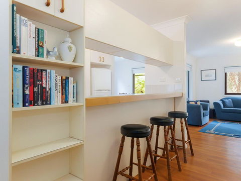 2 'Carindale', 19-23 Dowling Street - Pool, Tennis Court, Close To Town - Accommodation QLD 1