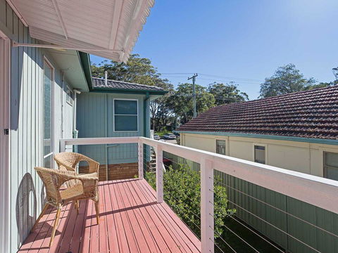 2 'Hibiscus Court' 9 Government Road - Fantastic Air Conditioned 3 Bedroom Unit - Accommodation QLD 1