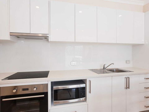 2 'Hibiscus Court' 9 Government Road - Fantastic Air Conditioned 3 Bedroom Unit - Accommodation QLD 2