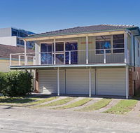 2 'Hibiscus Court' 9 Government Road - fantastic air conditioned 3 bedroom unit - Accommodation QLD