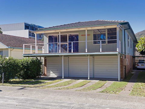 2 'Hibiscus Court' 9 Government Road - Fantastic Air Conditioned 3 Bedroom Unit - Accommodation QLD 0