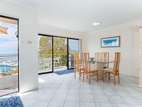 2 'Paradiso', 4 Laman Street - Beautiful Unit With Stunning Water Views & Pool - Accommodation QLD 2