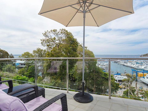 2 'Paradiso', 4 Laman Street - Beautiful Unit With Stunning Water Views & Pool - Accommodation QLD 0