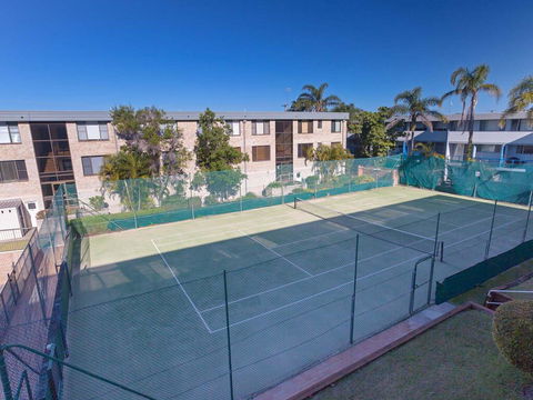 2 'The Dunes', 38 Marine Drive - Pool, Tennis Court And So Close To The Beach - Accommodation QLD 3