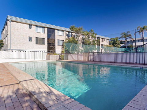 2 'The Dunes', 38 Marine Drive - Pool, Tennis Court And So Close To The Beach - Accommodation QLD 1