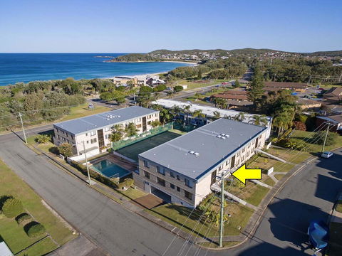 2 'The Dunes', 38 Marine Drive - Pool, Tennis Court And So Close To The Beach - Accommodation QLD 0