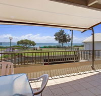 2 'Yachtsman Rest' 37 Victoria Parade - Foxtel aircon waterviews - Accommodation QLD