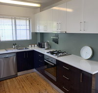 2 Bed Bar Beach Apartment - stroll to beach  cafes supermarket apartment 6 - Accommodation QLD