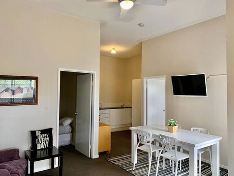 2 Bed Rooms Granny Flat - Complete Privacy - Accommodation QLD 2