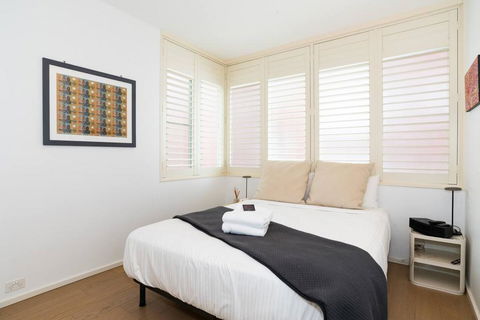 2 Bedroom Apartment With Bay View - Accommodation QLD 3