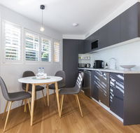 2 BEDROOM BRAND NEW APT // MOMENTS FROM RNSH - Accommodation QLD