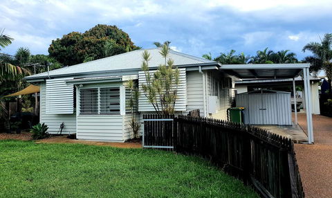 2 Bedroom Cottage - Accommodation QLD 0