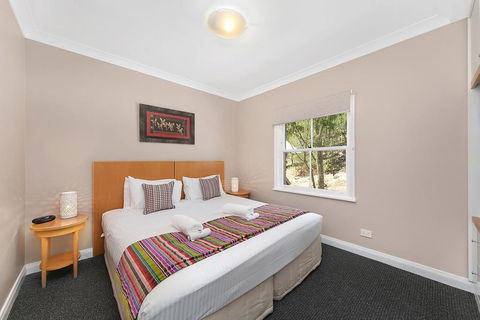 2 Bedroom Villa @ Oaks Cypress Lakes Resort - Accommodation QLD 2