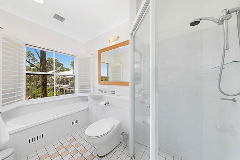 2 Bedroom Villa @ Oaks Cypress Lakes Resort - Accommodation QLD 3