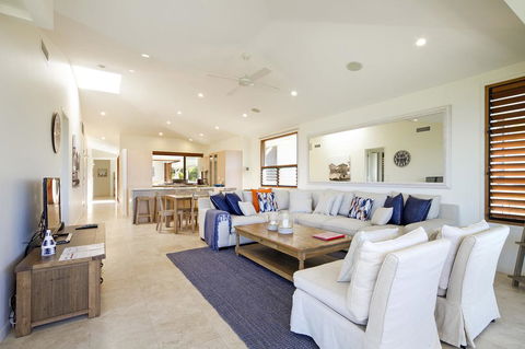 2 Hale Lani - Accommodation QLD 3