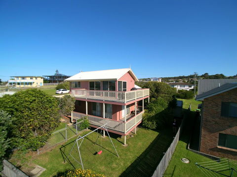 2 Jocelyn Street. Dalmeny - Accommodation QLD 1