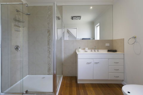 2 Marma Retreat With Jacuzzi, Heated Pool, Pet Friendly, Foxtel - Accommodation QLD 2