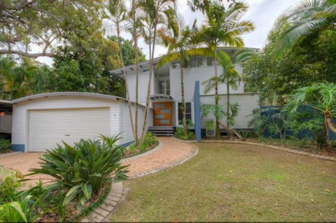 2 Satinwood Drive - Rainbow Shores, Executive Level Beach House, Pool, Walk To Beach - Accommodation QLD 0