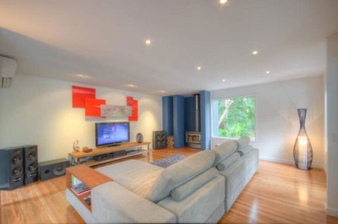 2 Satinwood Drive - Rainbow Shores, Executive Level Beach House, Pool, Walk To Beach - Accommodation QLD 2