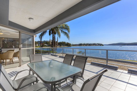 2 The Shores Soldiers Point - Waterfront - Uninterrupted Water Views INCLUDING ALL LINEN & TOWELS, Free Wi-Fi - Accommodation QLD 0