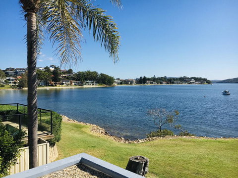 2 The Shores Soldiers Point - Waterfront - Uninterrupted Water Views INCLUDING ALL LINEN & TOWELS, Free Wi-Fi - Accommodation QLD 2